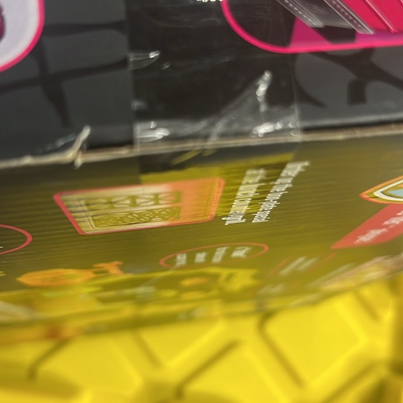 MONSTER HIGH - Die-Ner Set w/DRACULAURA - NIB - Picture 7 of 7